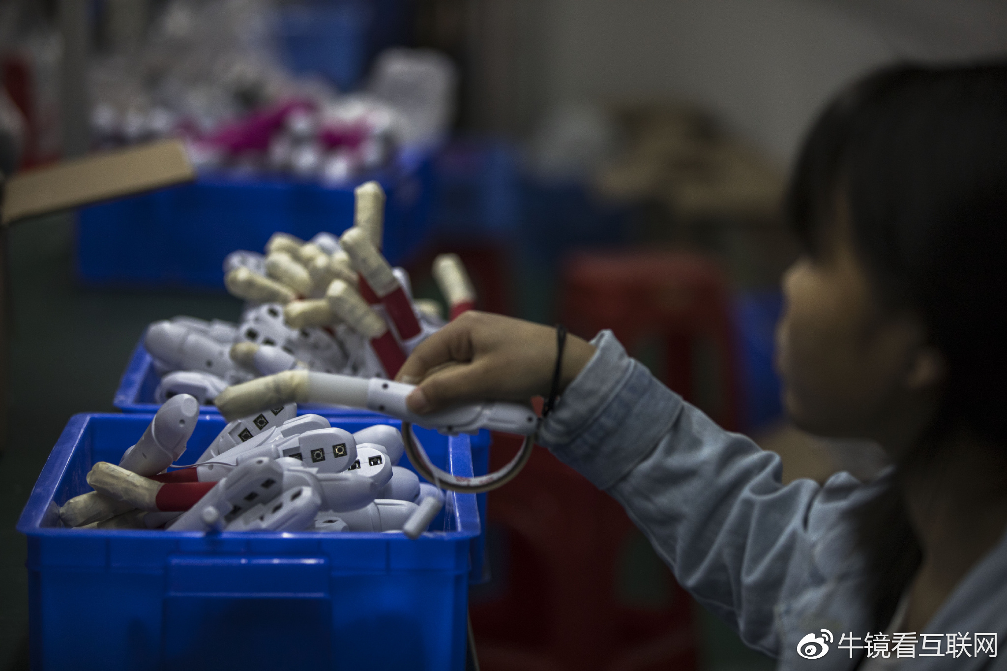 平板电子产品的生产线伙伴 双边皮带线打包台与平板输送机解析